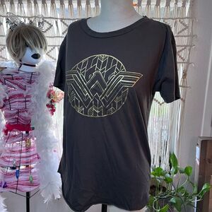 Box lunch Wonder Woman gold foil raw edge tshirt xs